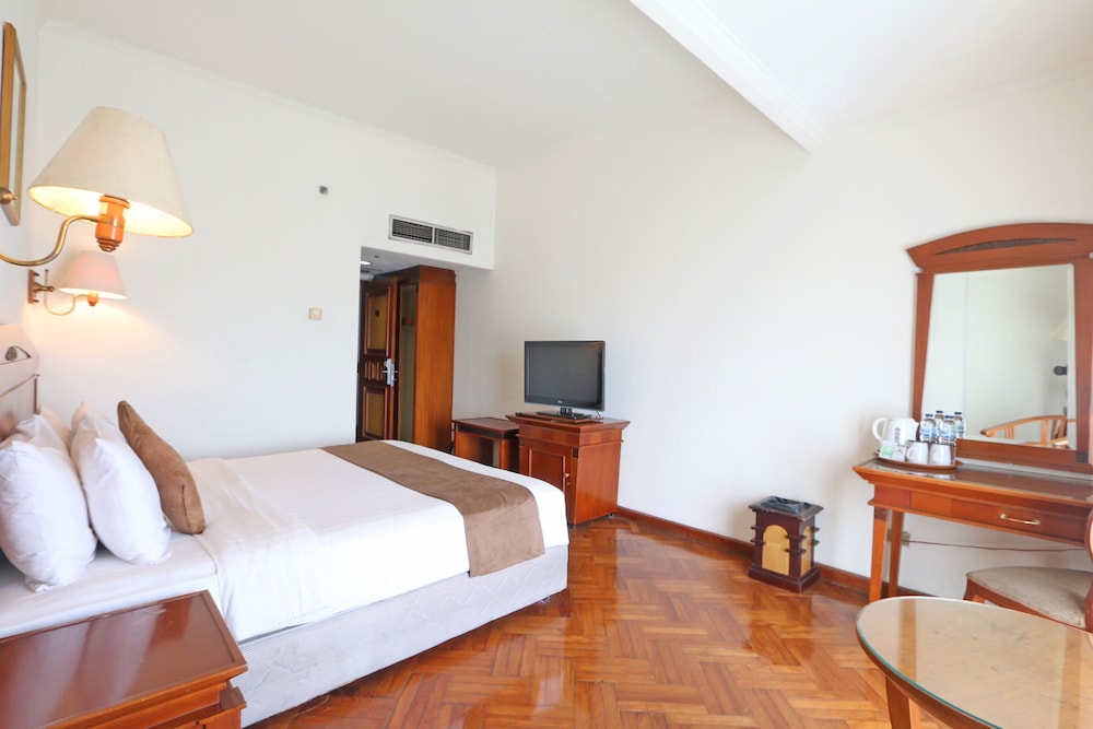 Kaisar Hotel 24/56
