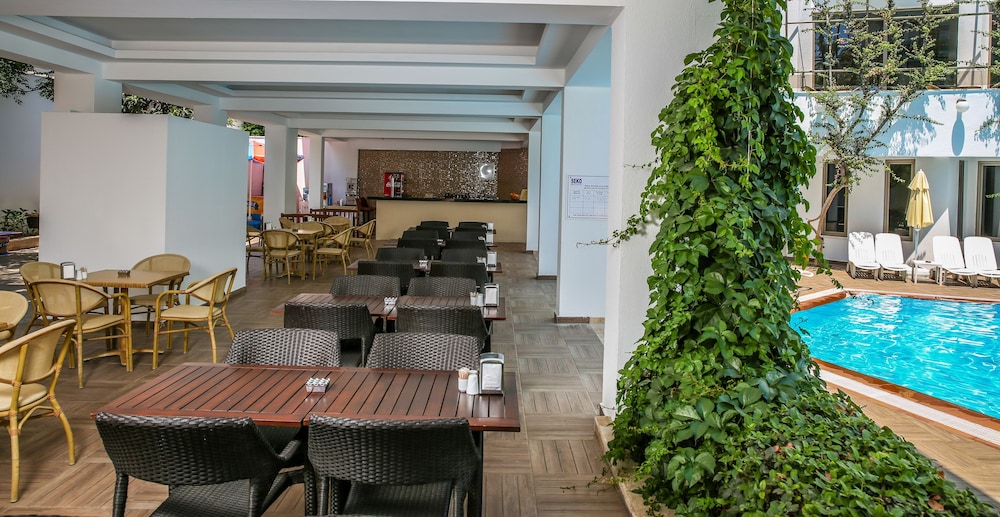 Lalila Blue Suites 58/73
