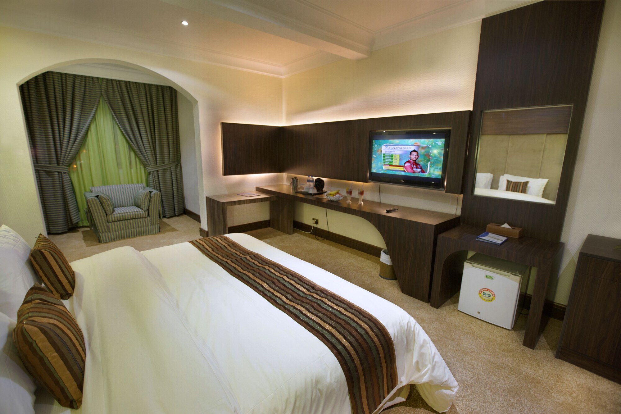 EXECUTIVE, SUITE