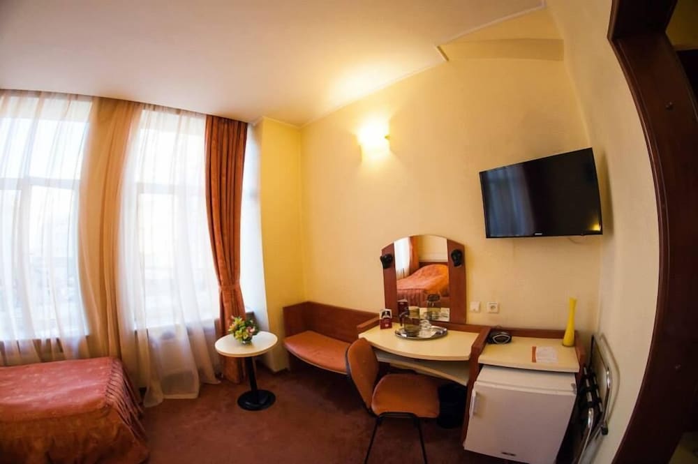 Astoria Hotel 42/50