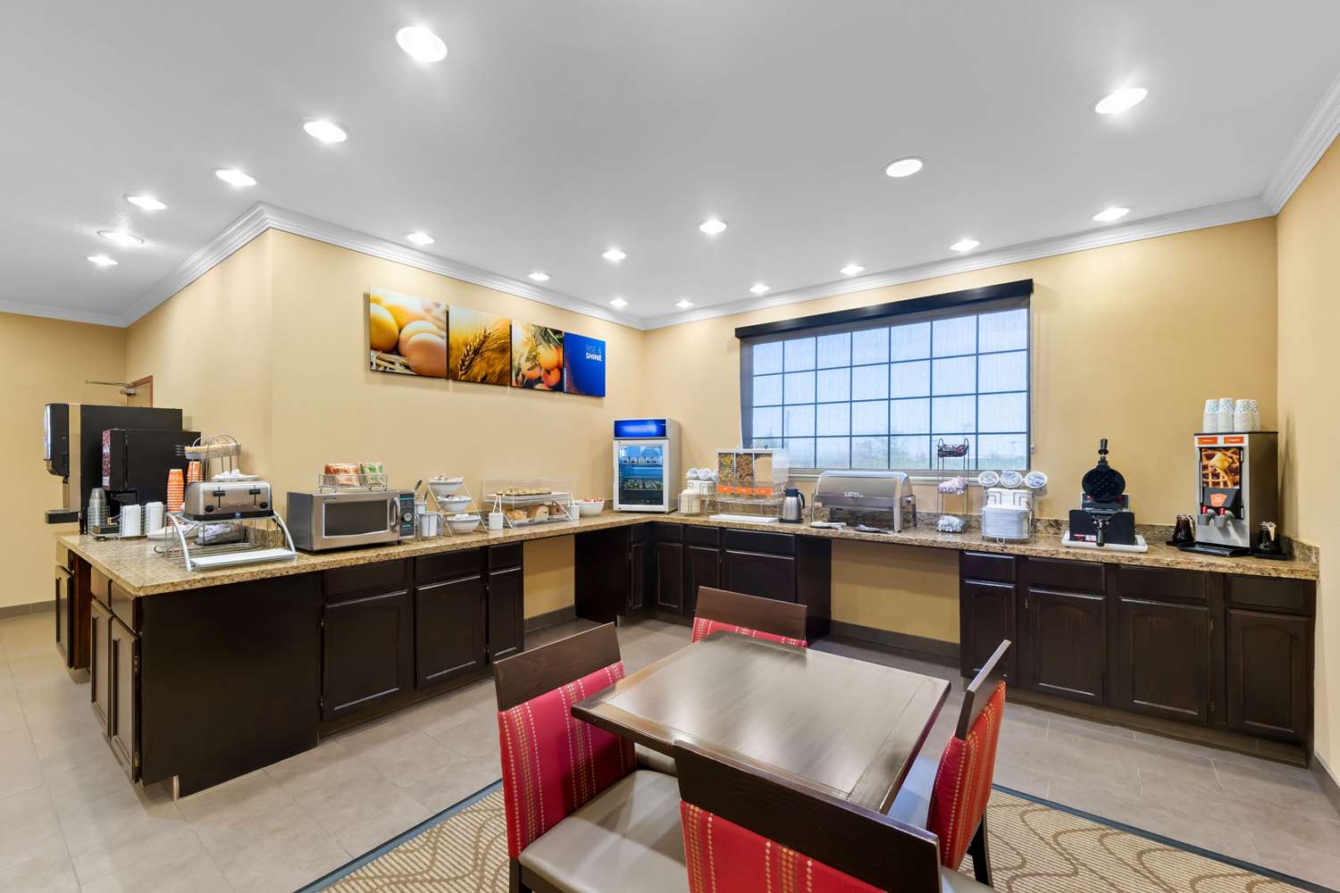 Roanoke Suites 17/24