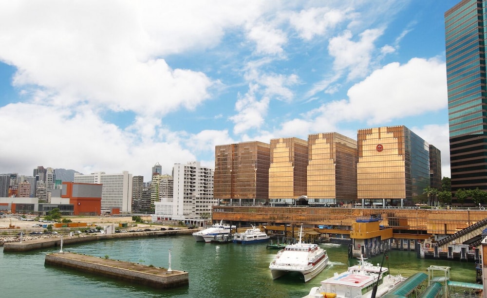 The Royal Pacific Hotel & Towers photo4