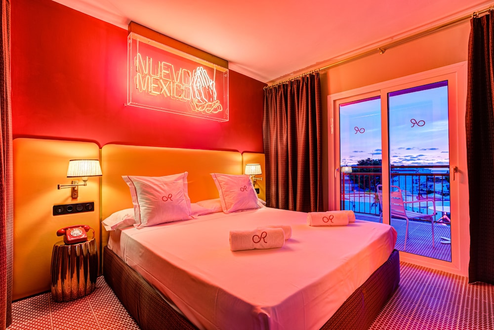 جناح بسرير مزدوج مع أريكة، Romeos Ibiza - Adults Only 2/10