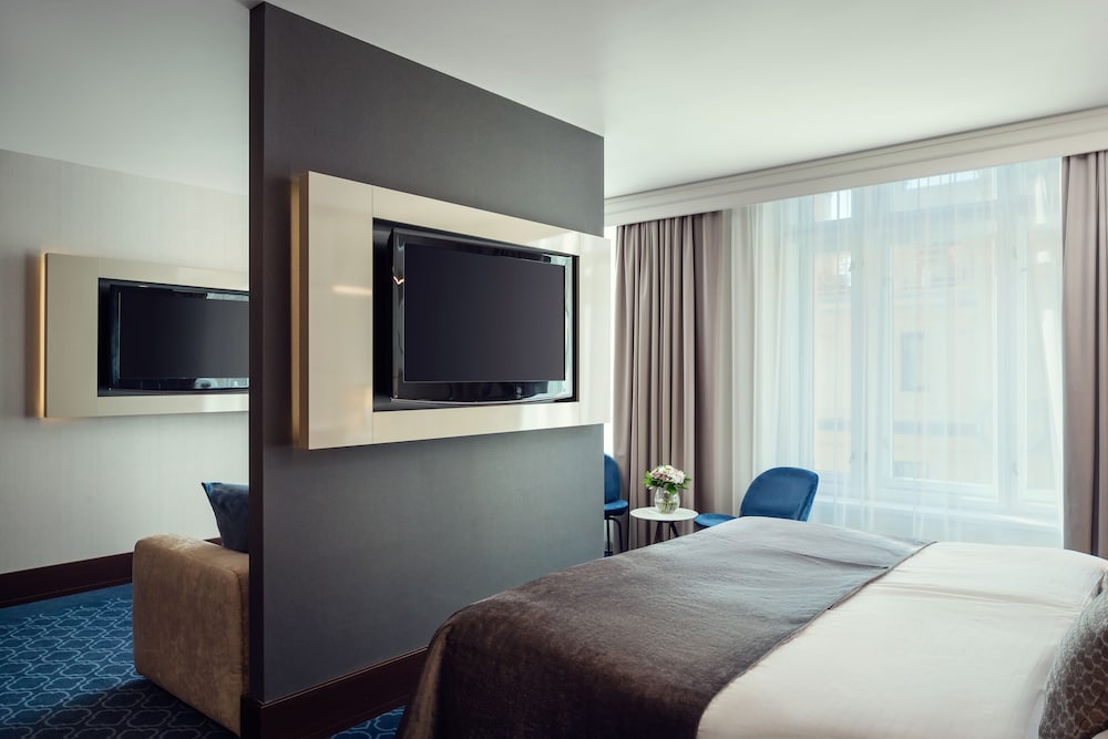 JUNIOR SUITE, EXECUTIVE LOUNGE ACCESS