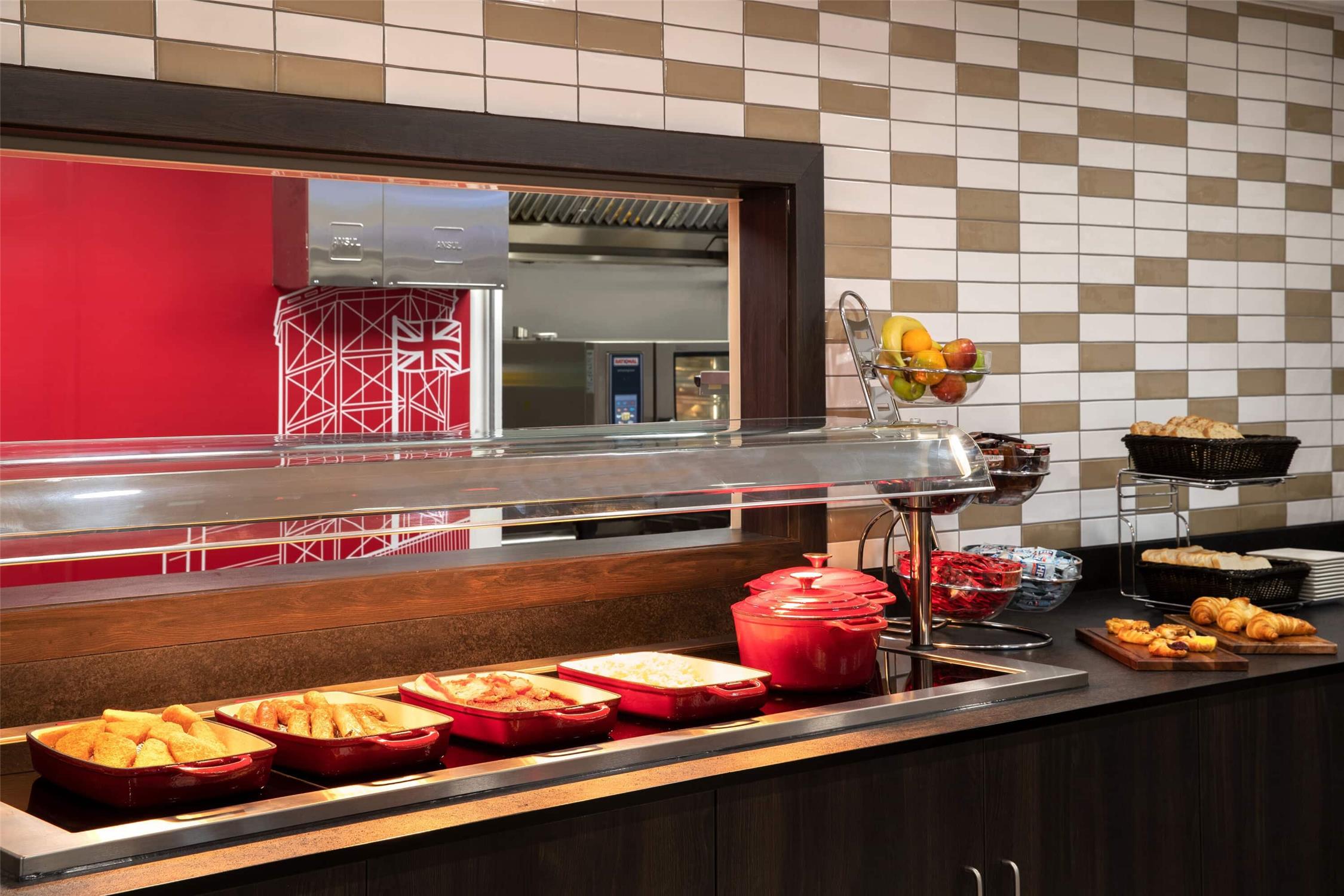 Ramada by Wyndham Leeds East 21/47