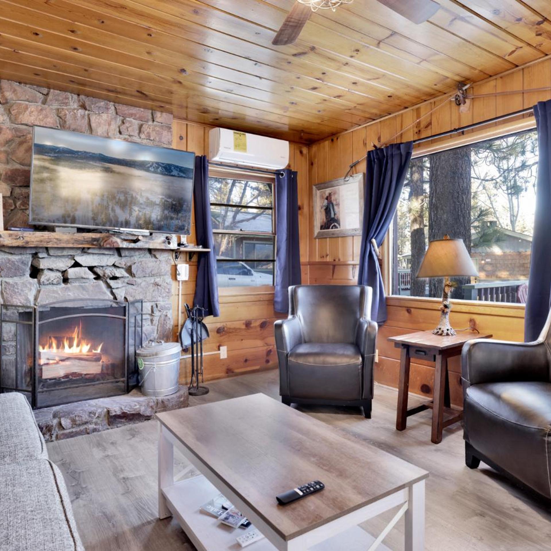 Lakeside Family Cabin by Big Bear Vacations 21/30