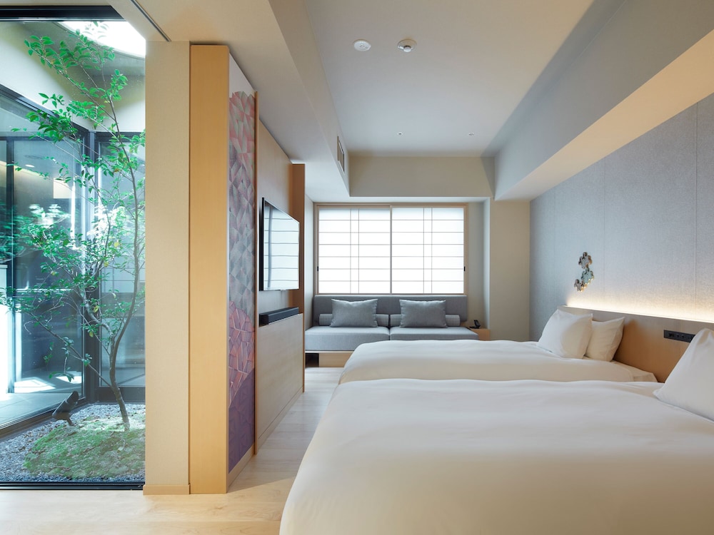 PREMIER, TWIN BEDS