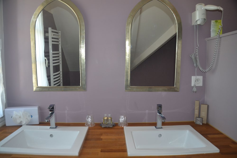 RELAIS DE LA MOTHE 38/42