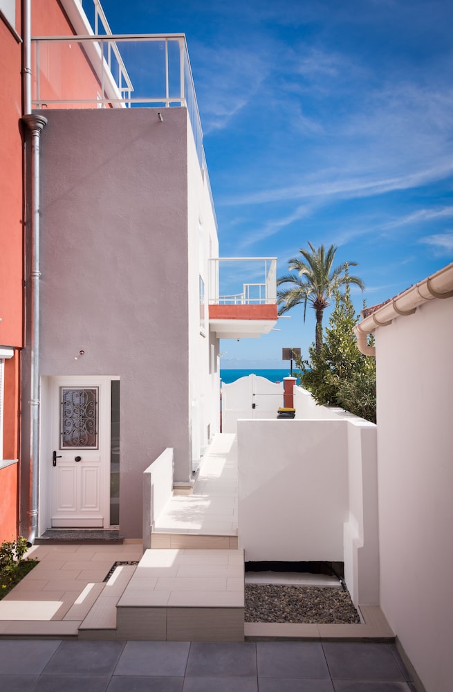 Hôtel Reine D'Azur 9/50