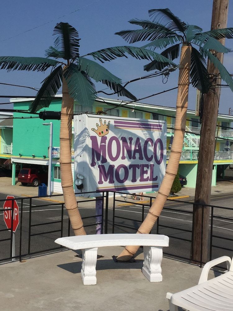 Monaco Motel 40/46