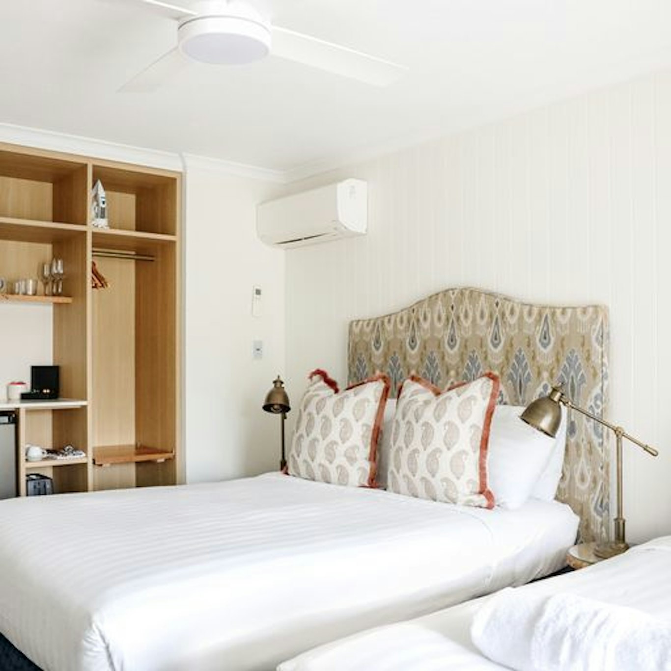 Lord Byron Resort 12/60