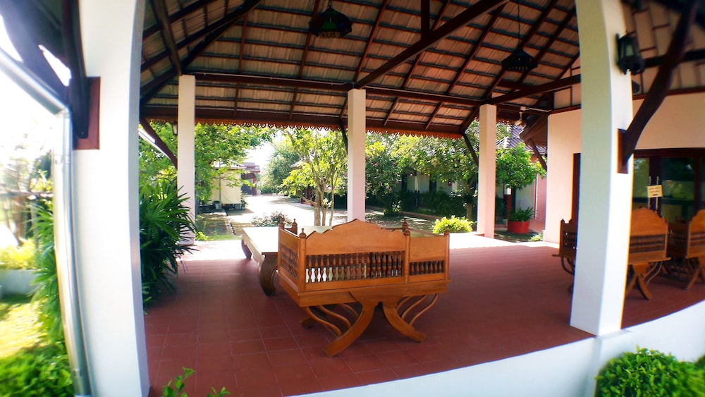 Khum Nakhon Hotel 24/47