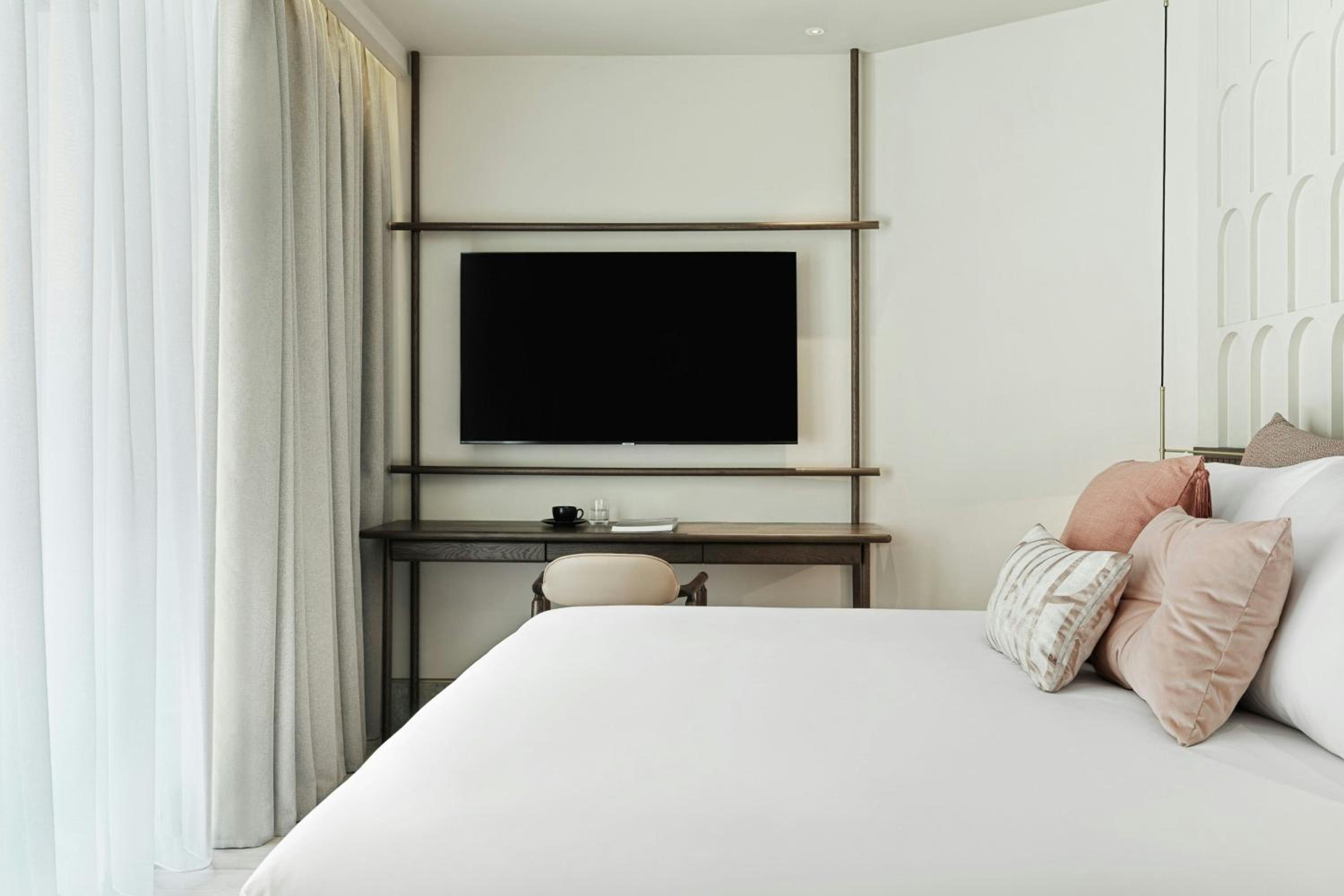 Superior, King Bed, Urban View, Balcony