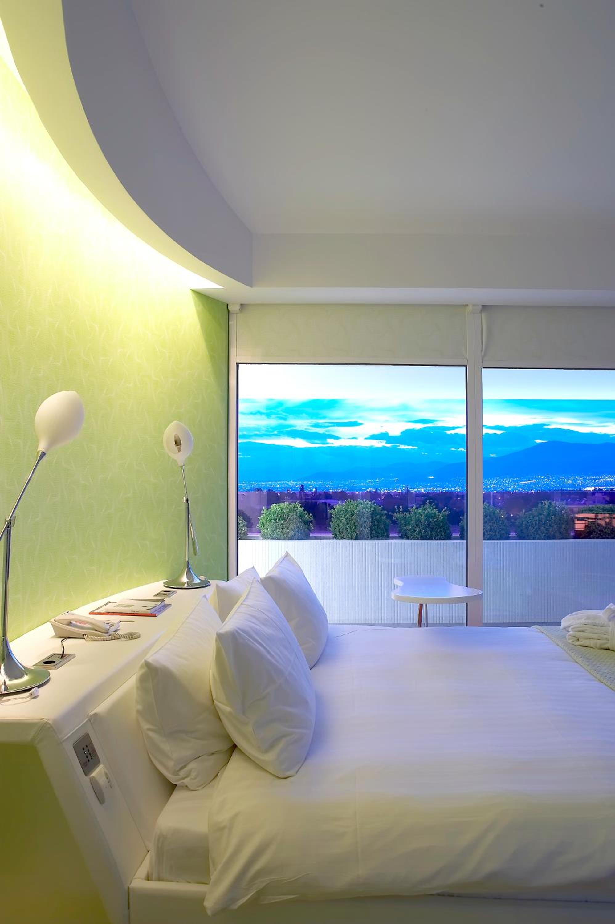 Penthouse, Studio