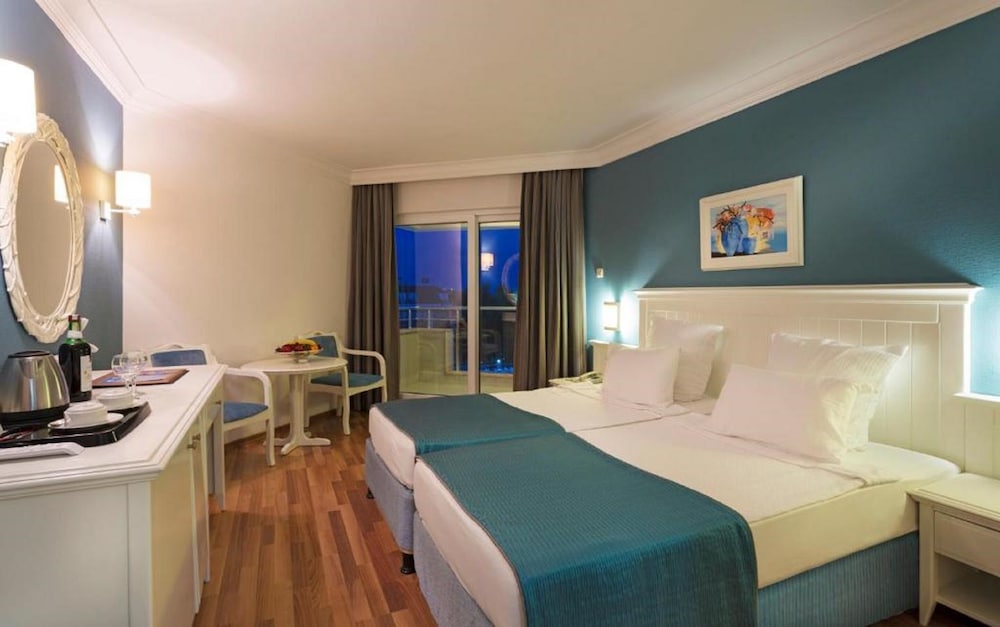 Terrace Beach Resort photo 4