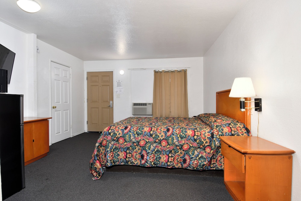 Budget Motel 4/22