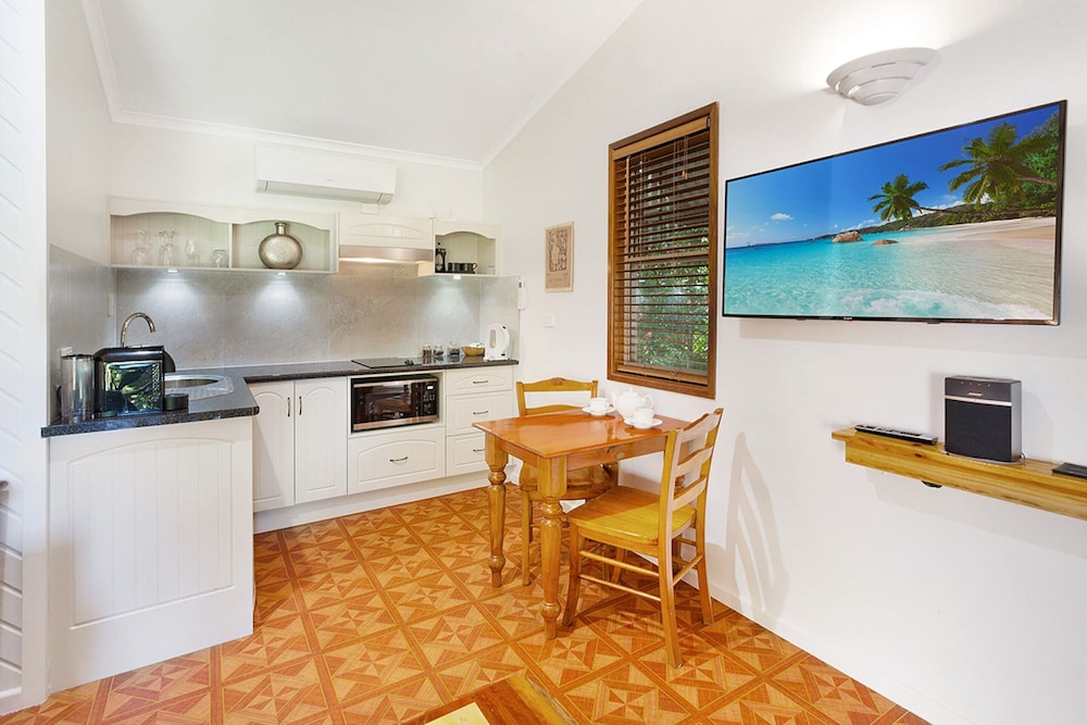 BENDLES COTTAGES AND COUNTRY VILLAS 41/49