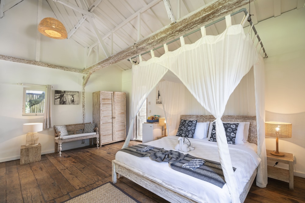 1 BEDROOM, VILLA