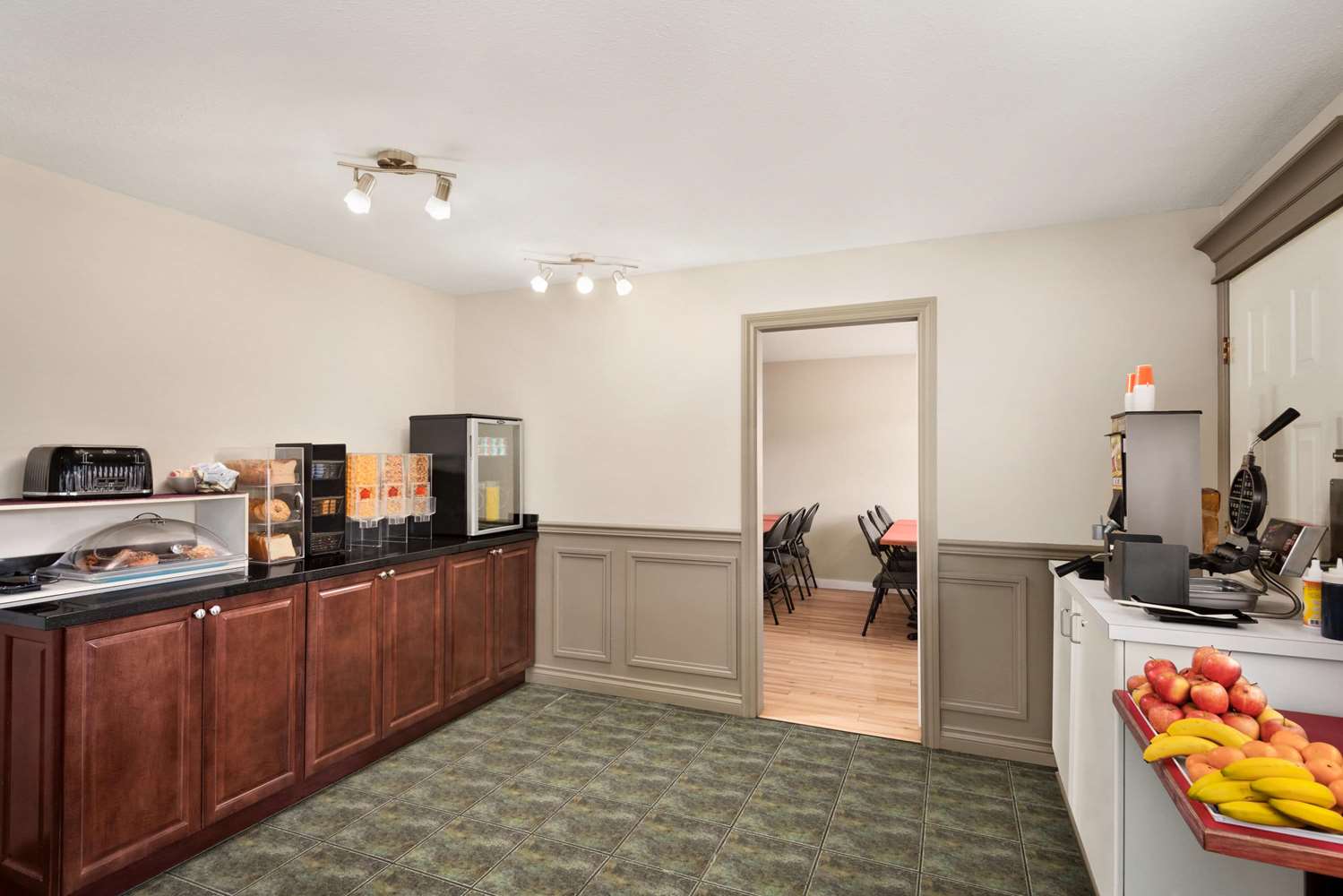 Travelodge by Wyndham Salmon Arm 16/40