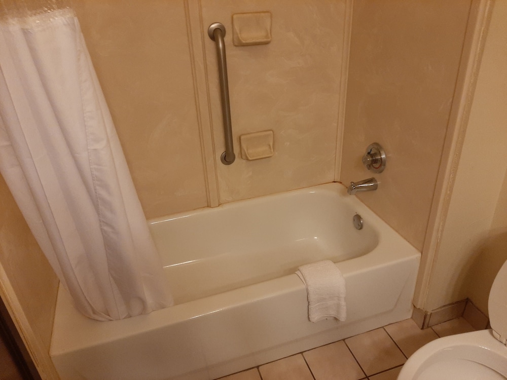 Baymont Inn And Suites Carthage 39/44