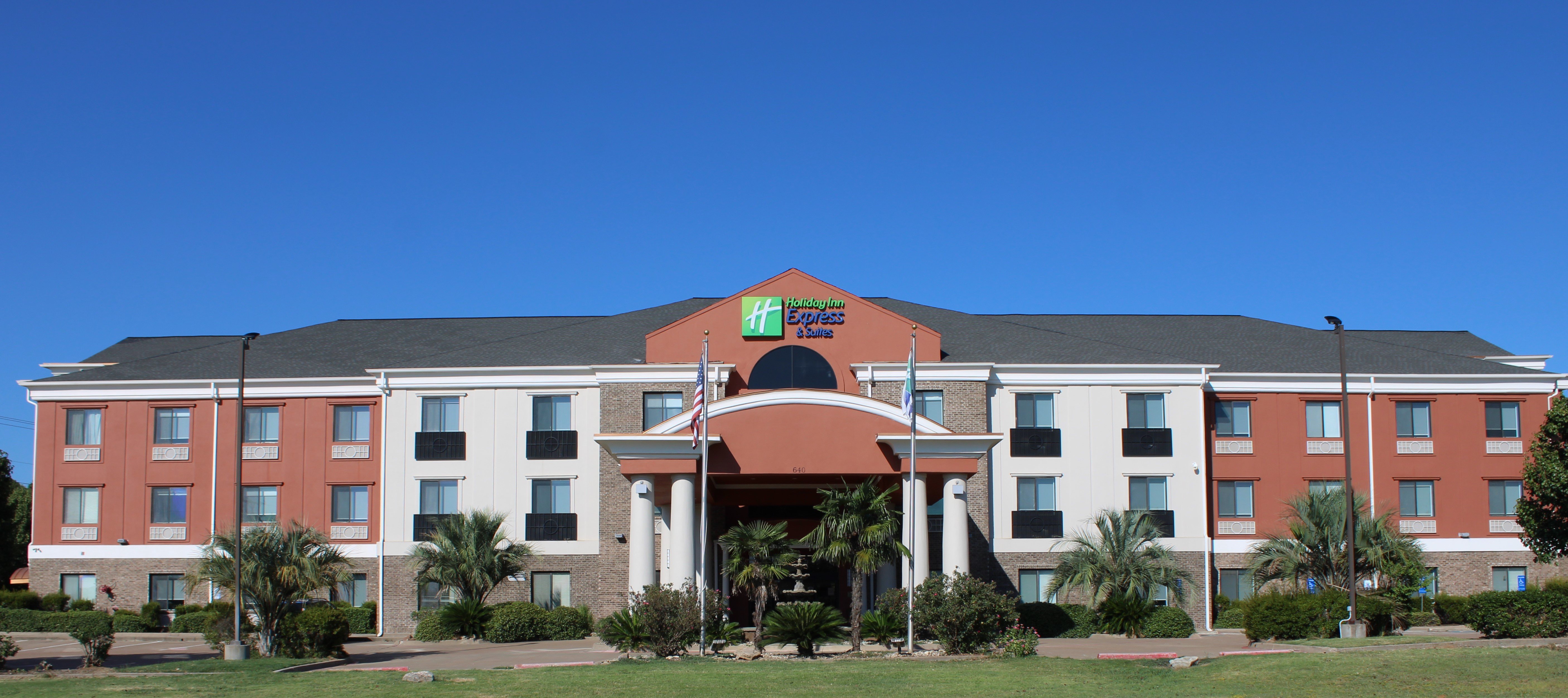 Holiday Inn Express Hotel Suites Fairfield North 4/63