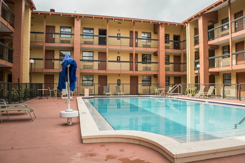 Rodeway Inn Near Ybor City - Casino 7/52