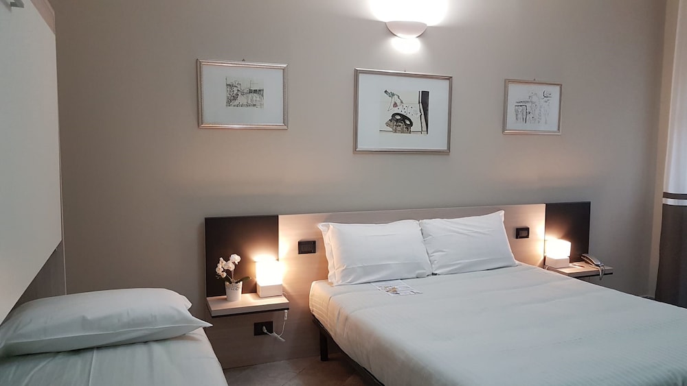 ROOM, TRIPLE