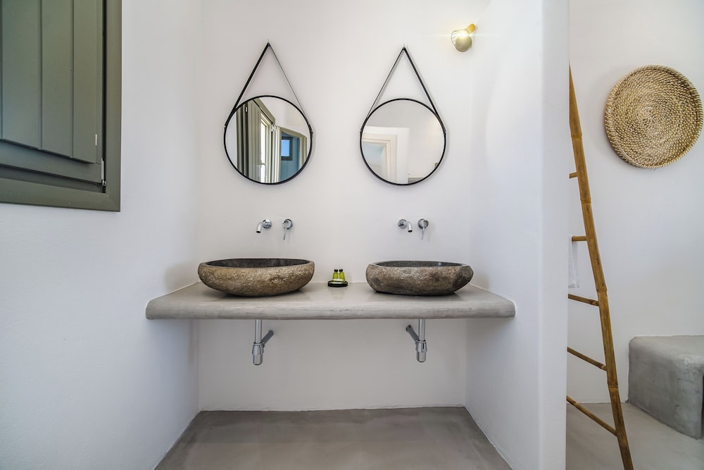 Amethyst Exclusive Suites Oia 8/72