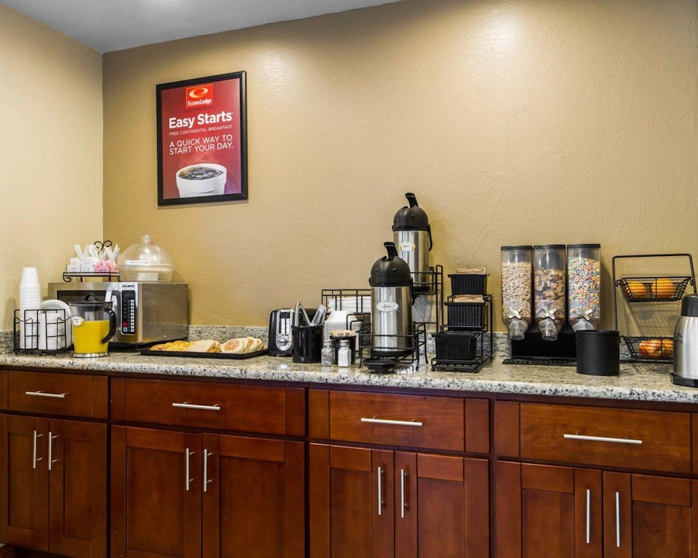 Econo Lodge Sacramento Convention Center 26/26
