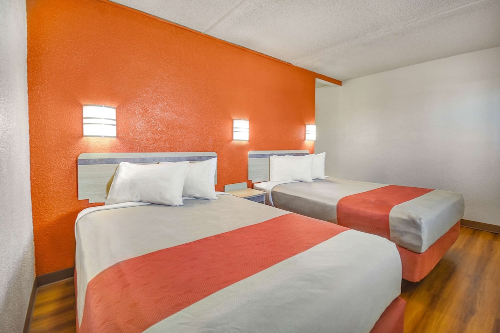 Motel6 North Ridgeville, OH - Cleveland Intl Airport - N Ridgeville 18/45