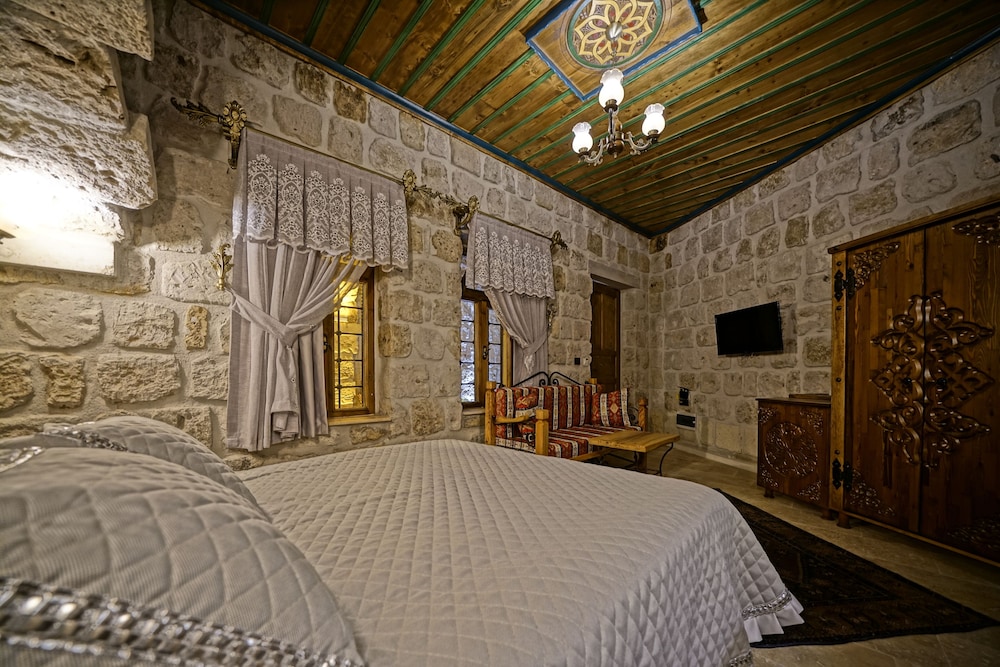 Standard, Queen Bed