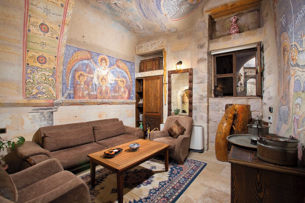 Cappa Via Cave Hotel 23/38