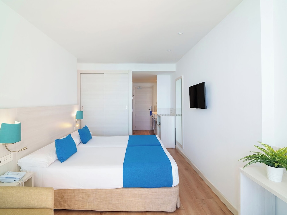 ROOM, DOUBLE BED, SEA FRONT