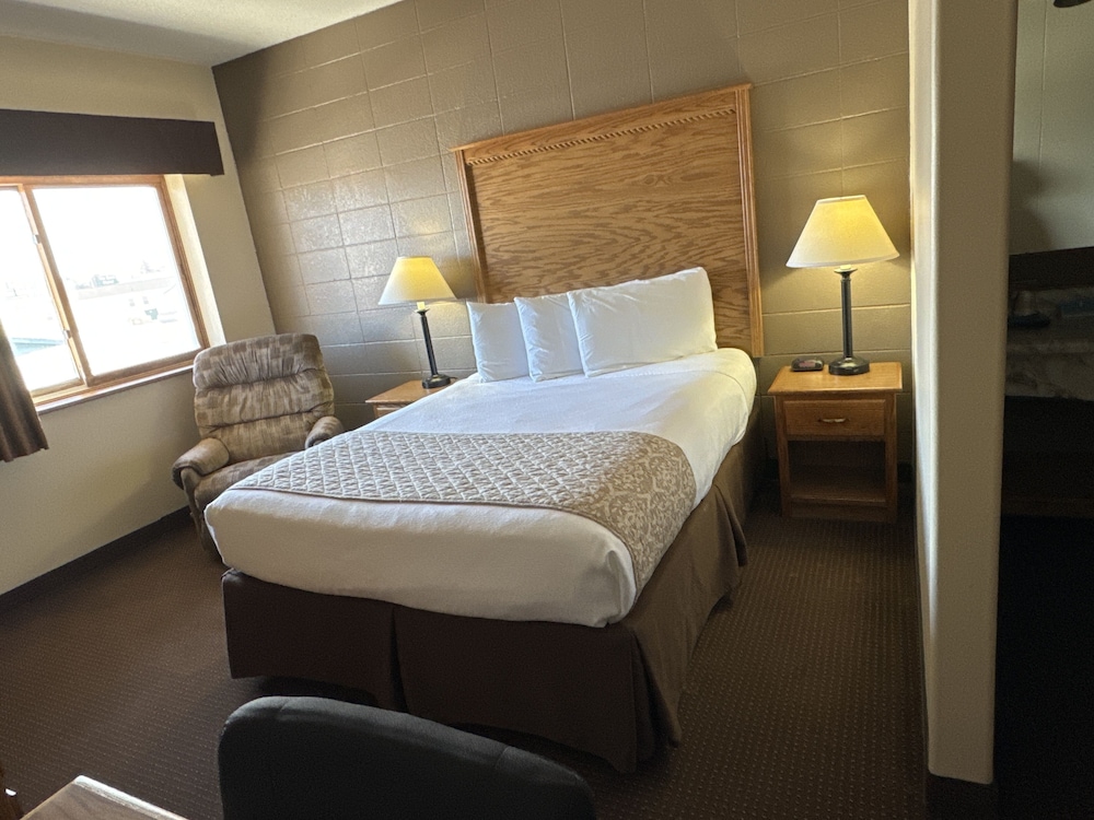 Wrangler Inn Mobridge 11/38