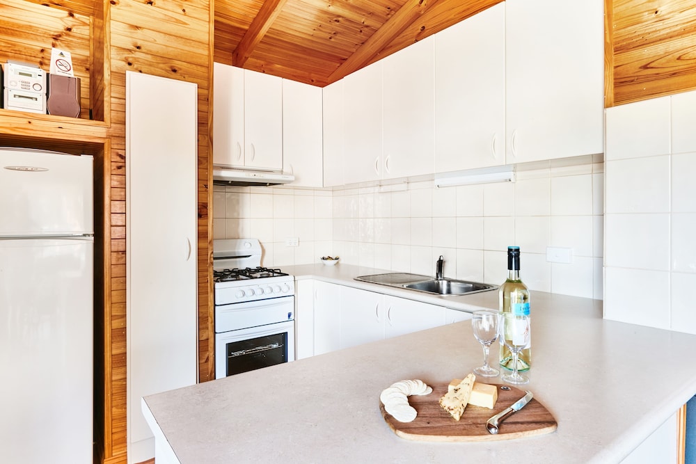 ANGLESEA BEACHFRONT FAMILY CARAVAN PARK 34/50