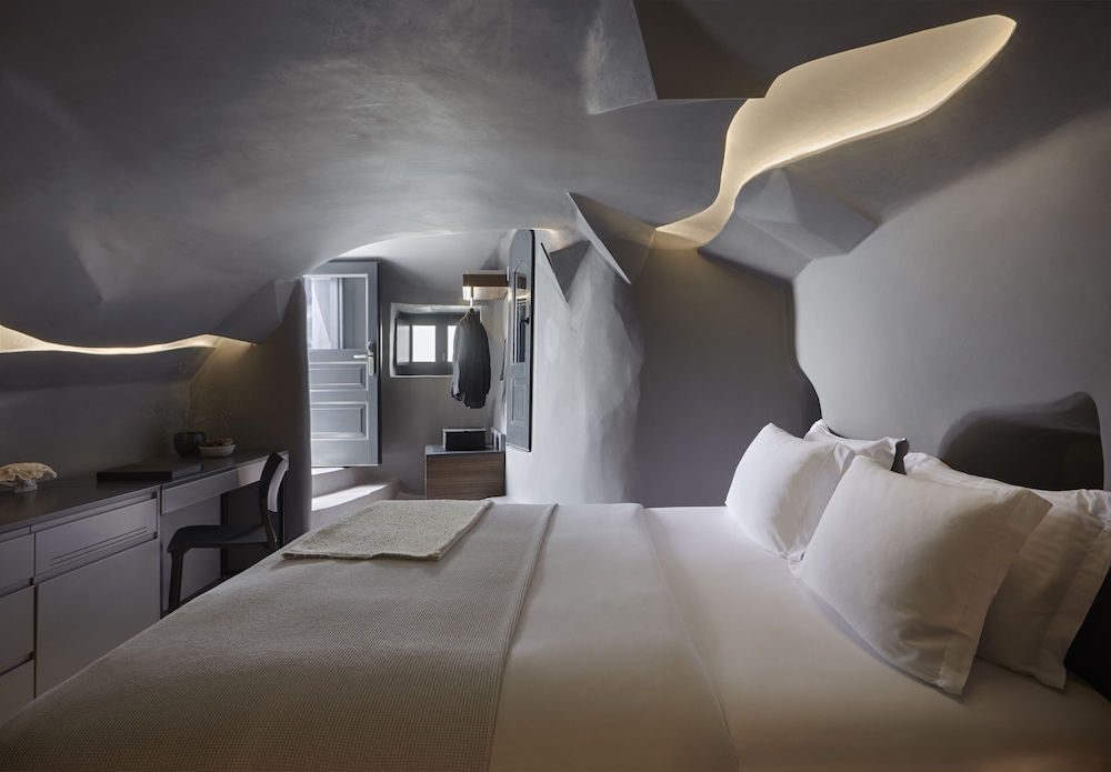 Cave, Junior Suite, Queen Bed, Sunset View, Pool Access