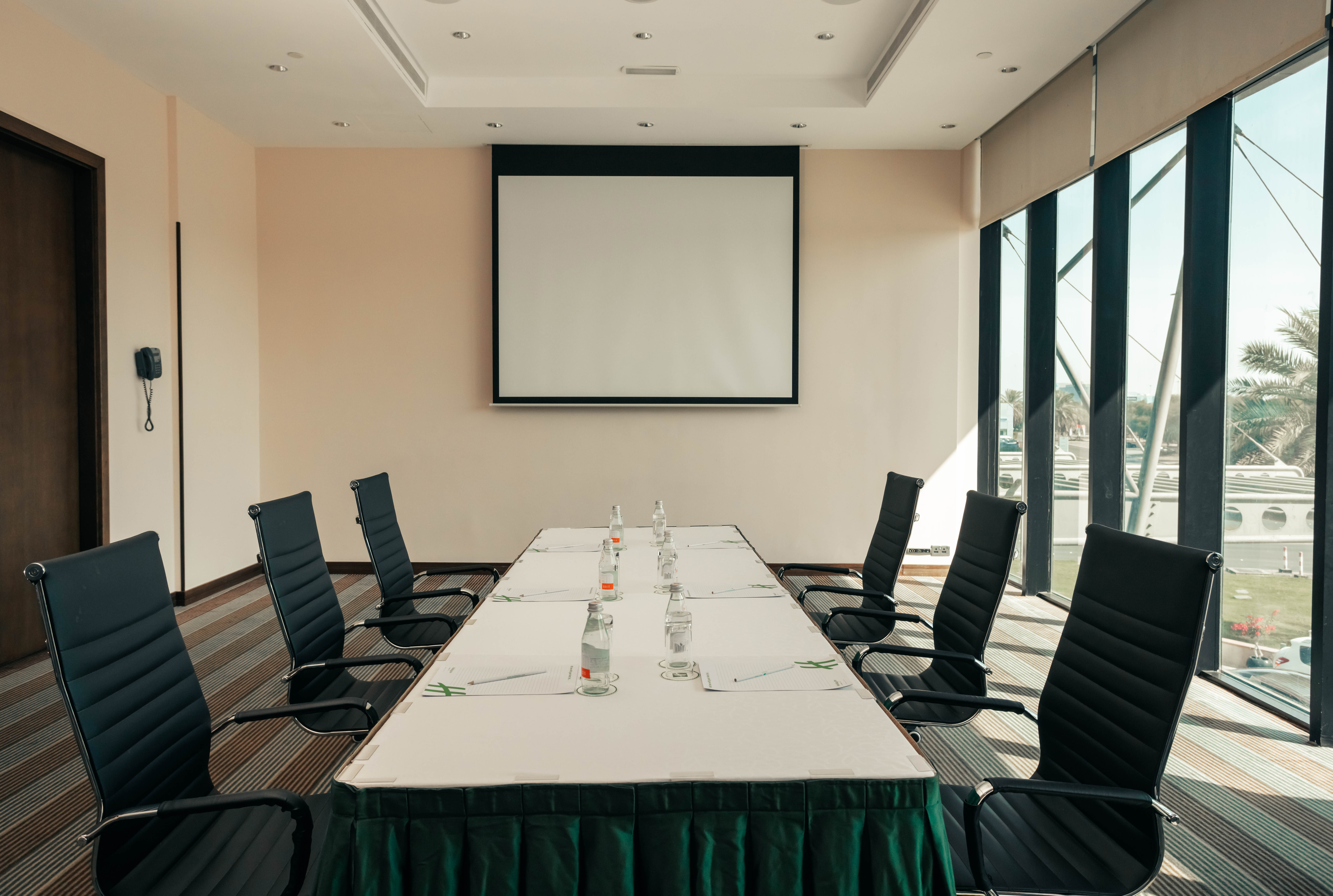 Holiday Inn Abu Dhabi Hotel 63/73