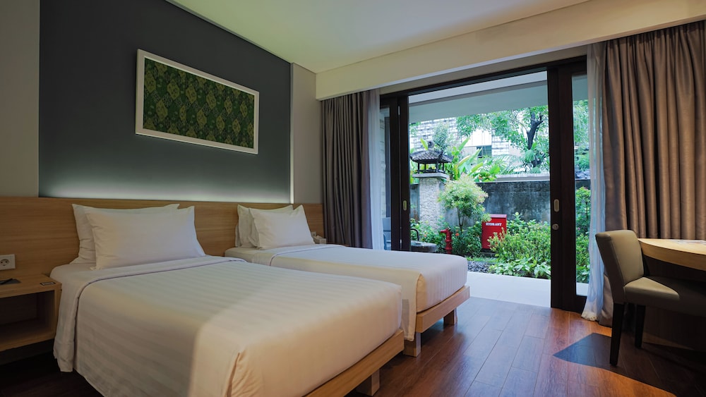 Grand Whiz Hotel Nusa Dua 12/75