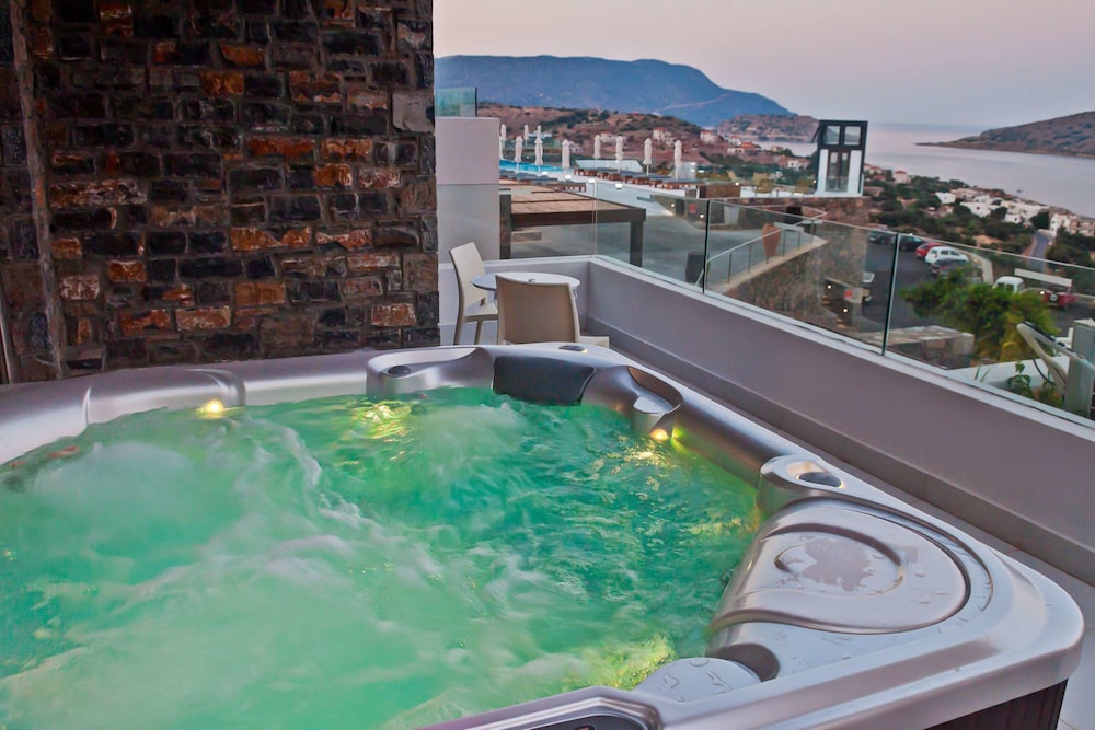 Royal Marmin Bay Boutique and Art Hotel 49/50