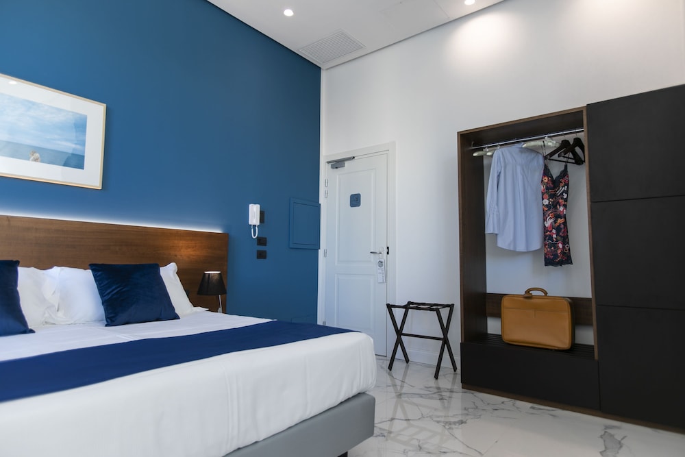SUPERIOR, DELUXE, APARTMENT