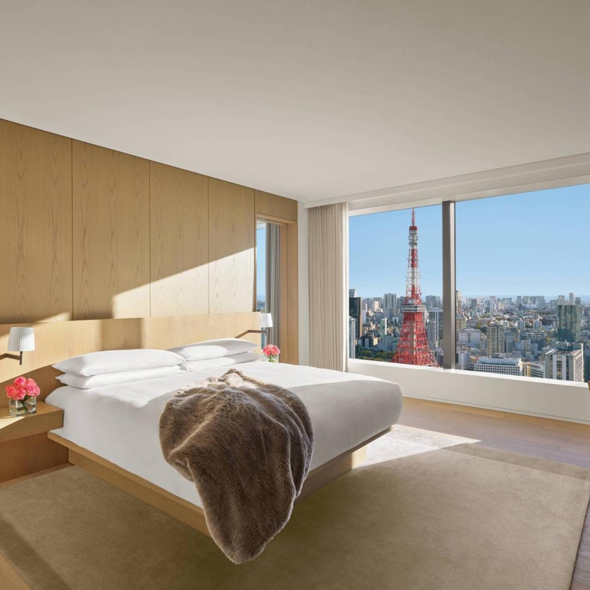 1 Bedroom, Tower, Suite, King Bed, City View, Large