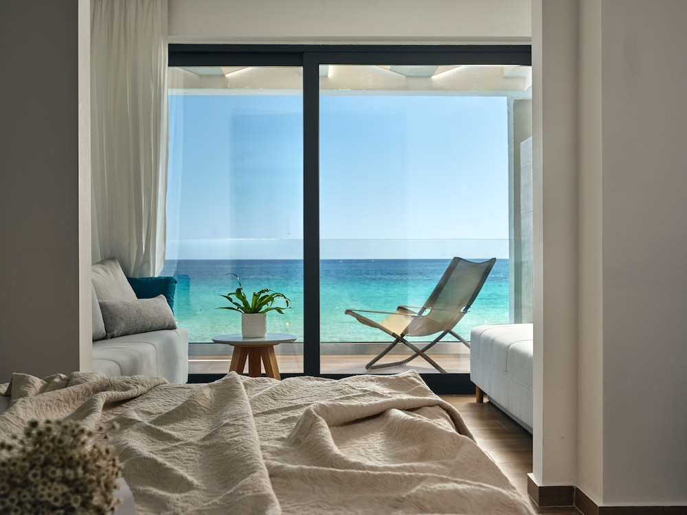 Cavo Orient Beach Hotel 19/50