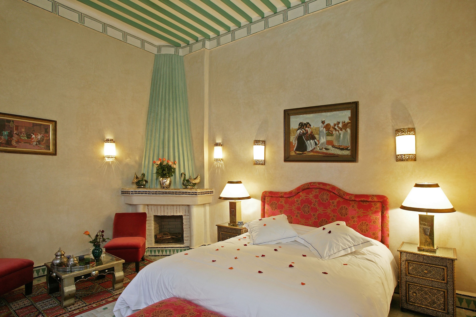 SUPERIOR, KING BED, BATHTUB