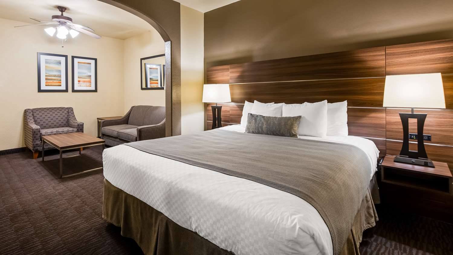 Suite, King Bed, Sofa