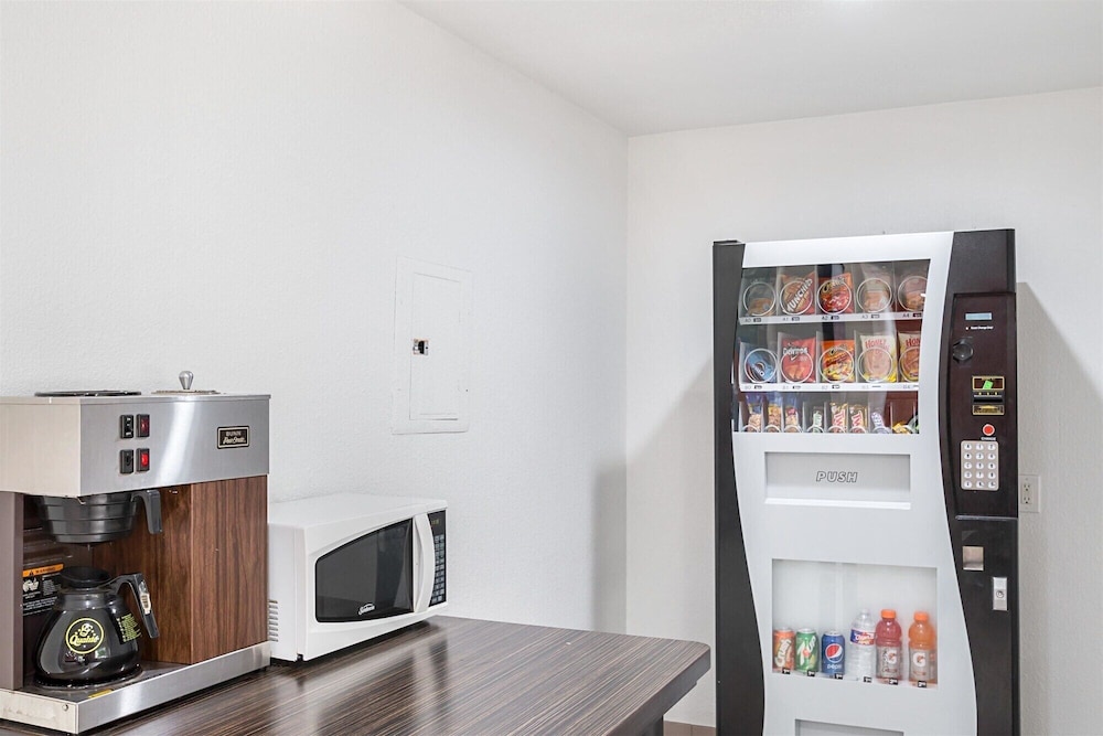 Motel6 Grand Prairie, TX - Near Six Flags Drive 32/44