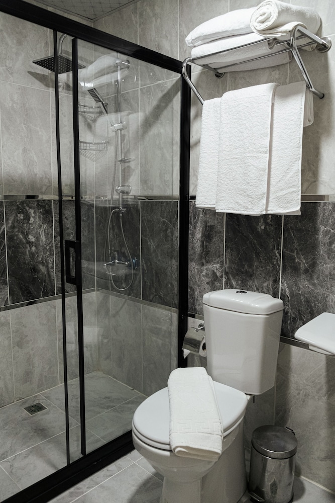 Hasuni Tas Hotel 20/20