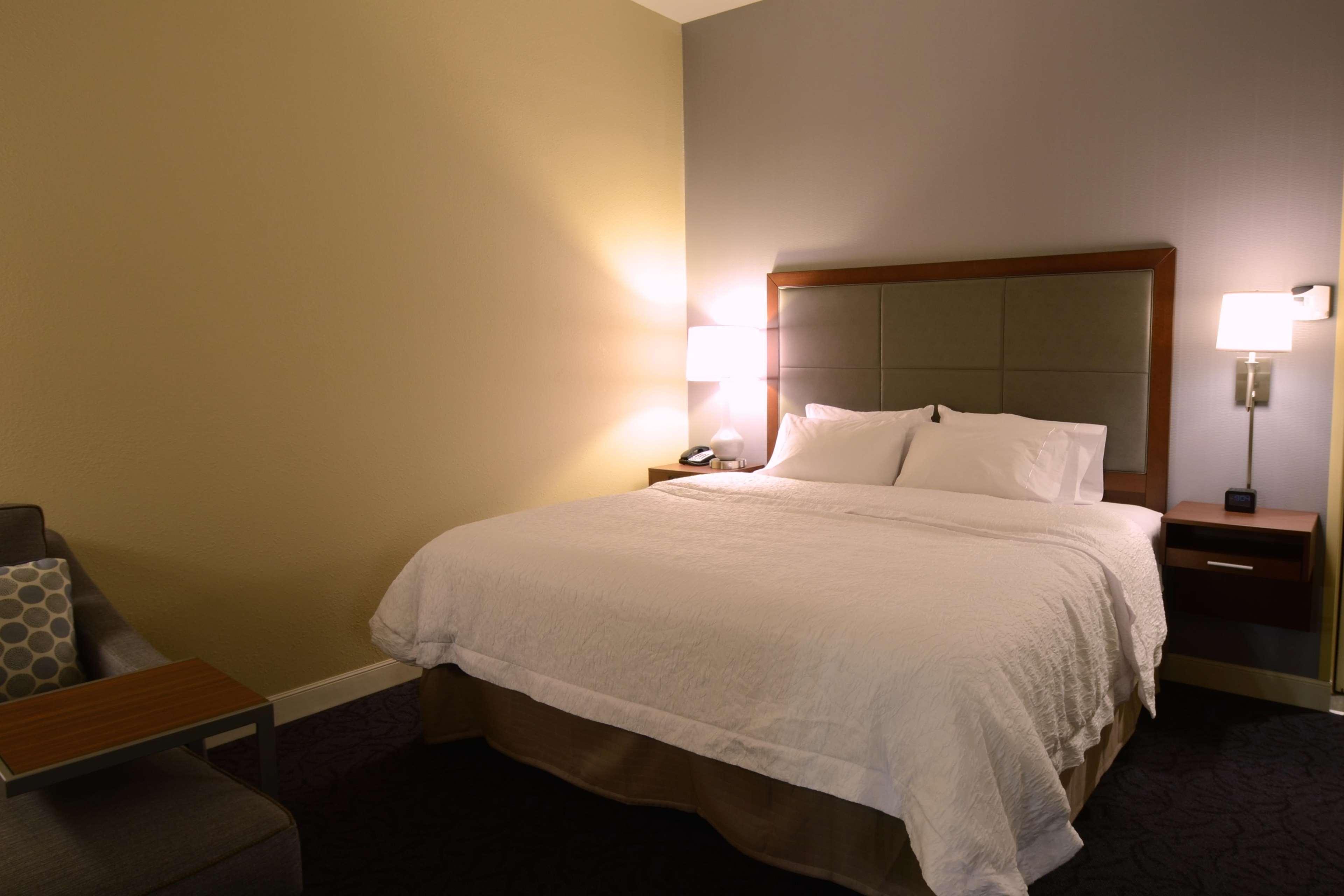 غرفة بسرير مزدوج، Hampton Inn Suites Cazenovia Ny 2/3