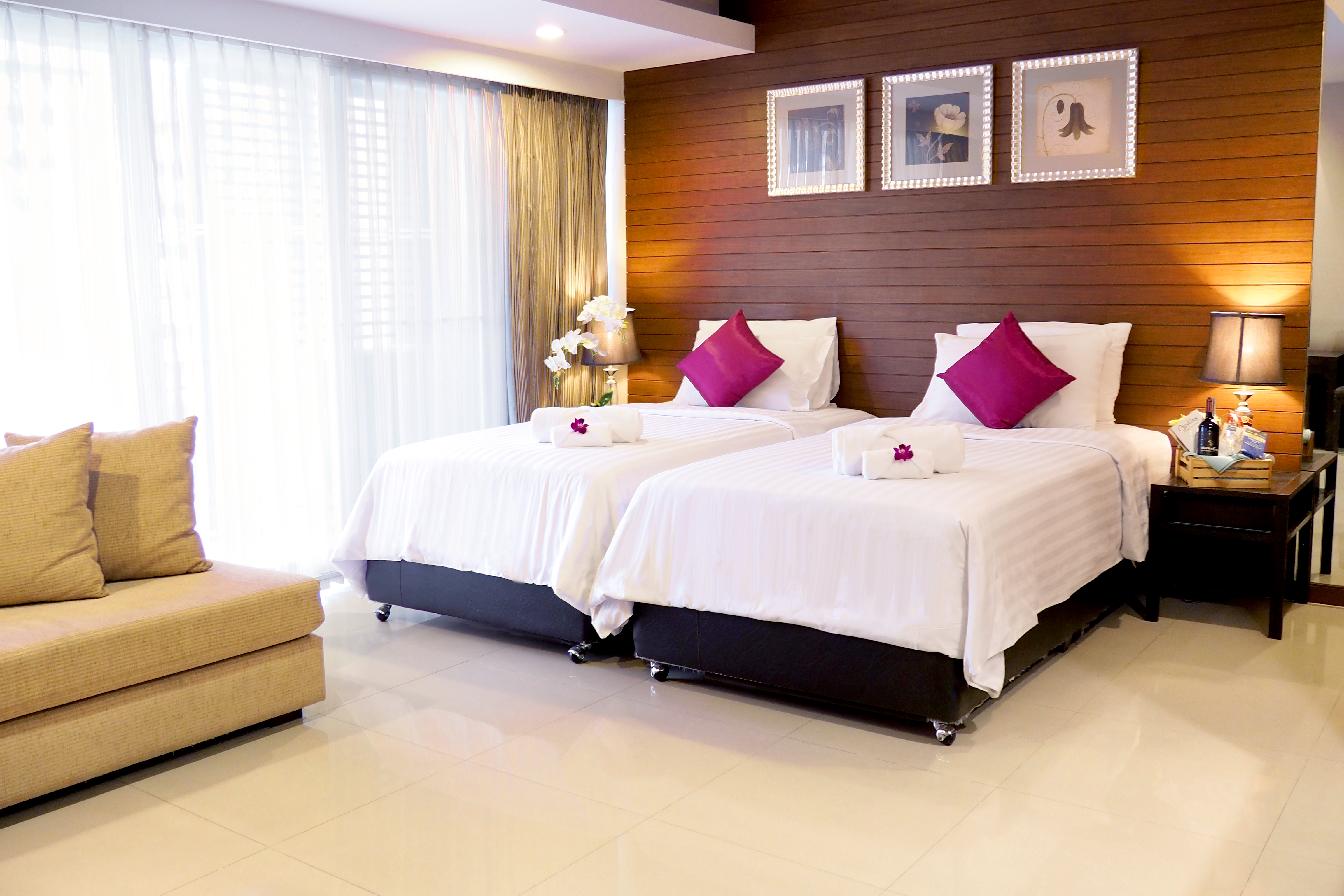 PREMIER ROOM