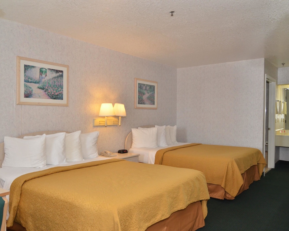 STANDARD, 2 QUEEN BEDS