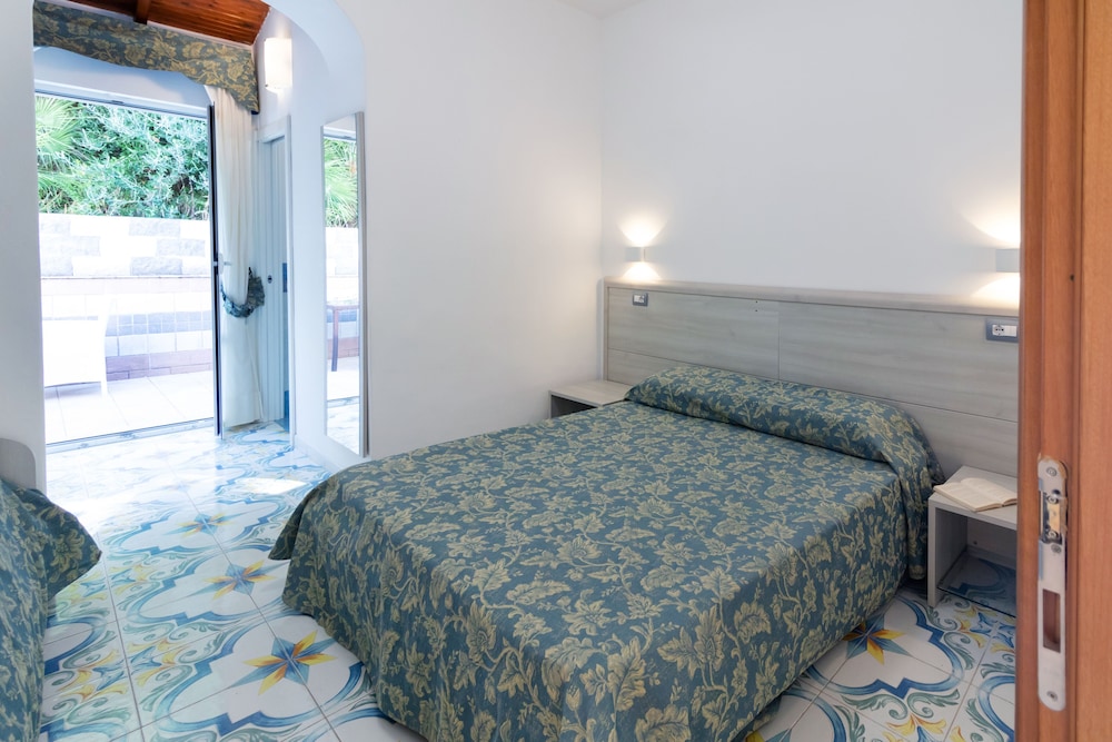 COMFORT, QUEEN BED